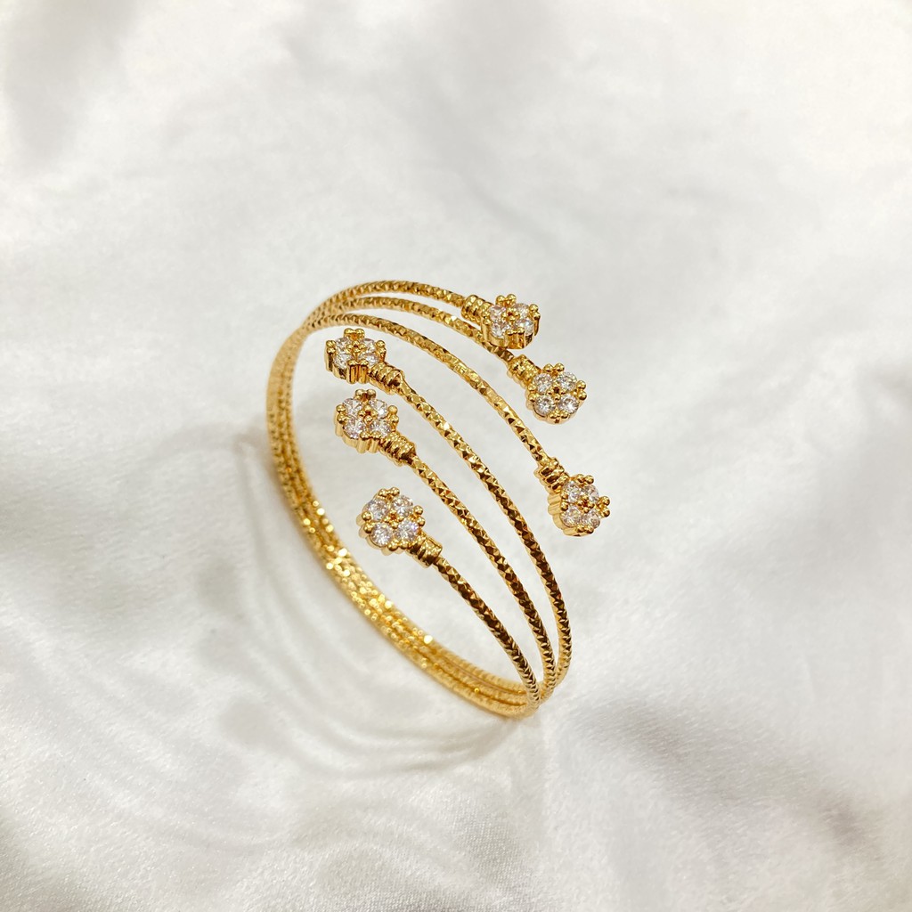 Gelang Cuff Wanita Flexible Motif Bunga Permata Lapis Emas Aksesoris Fashion GLE78