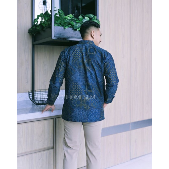 Batik sekarjagad biru katun halus furing