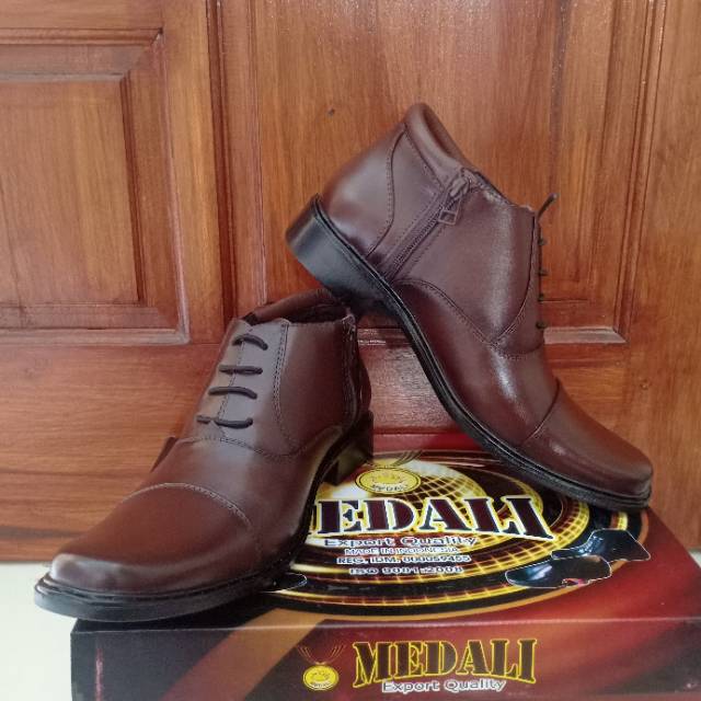 Mandiens - Sepatu Pantofel Pria Pdh Polri Polisi TNI Security Satpam Resleting Tali Hitam Cokelat Marun untuk Dinas Harian Pantofel Cowok Formal Kerja Pesta Bahan Kulit Asli Terbaru Kualitas Premium Original Branded MEDALI BJ174