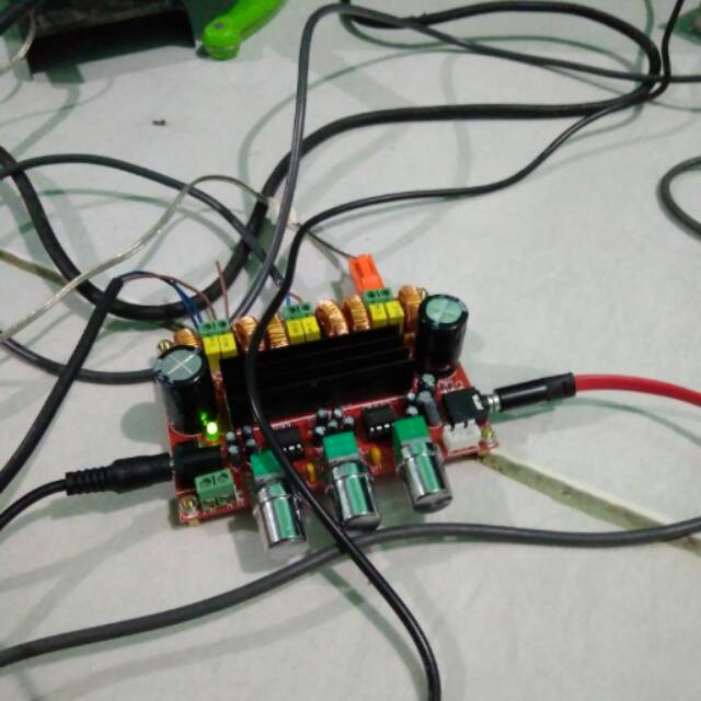 Digital amplifier board.2.1 chenel. 2x50watt stereo dan 1x 100watt subwoofer.