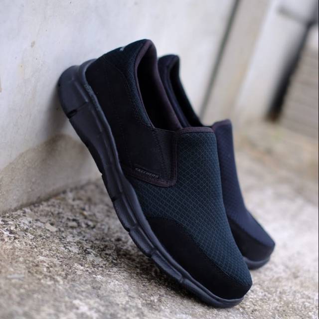 Skechers Slipon full black
