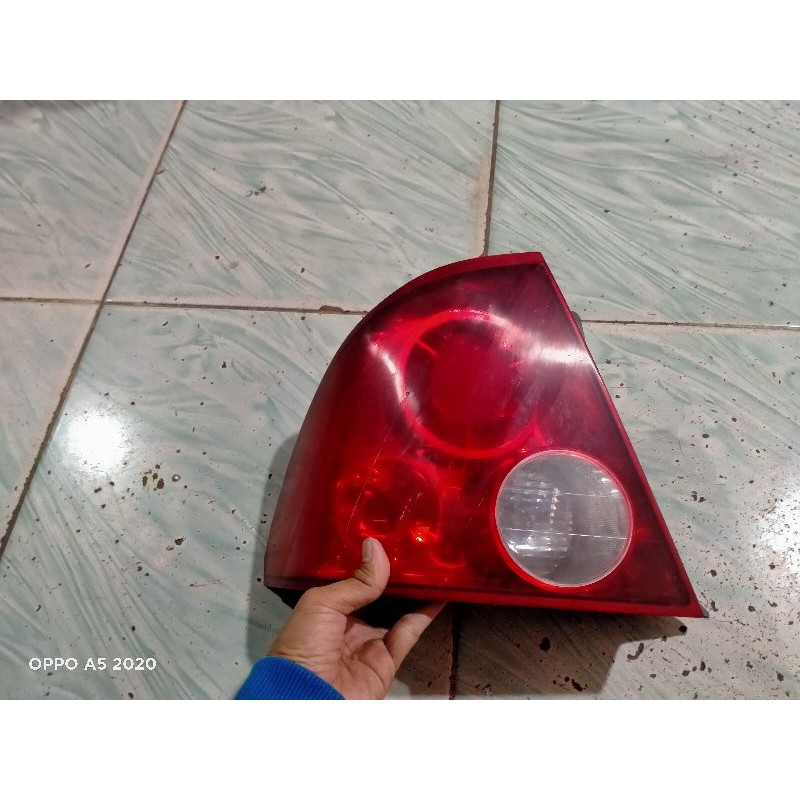 stoplamp Ford laser tierra kiri