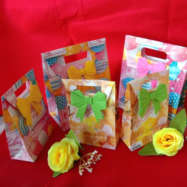 

Paperbag / Tas Kertas / Tas Souvenir / Ulang Tahun Anak/ Serbaguna