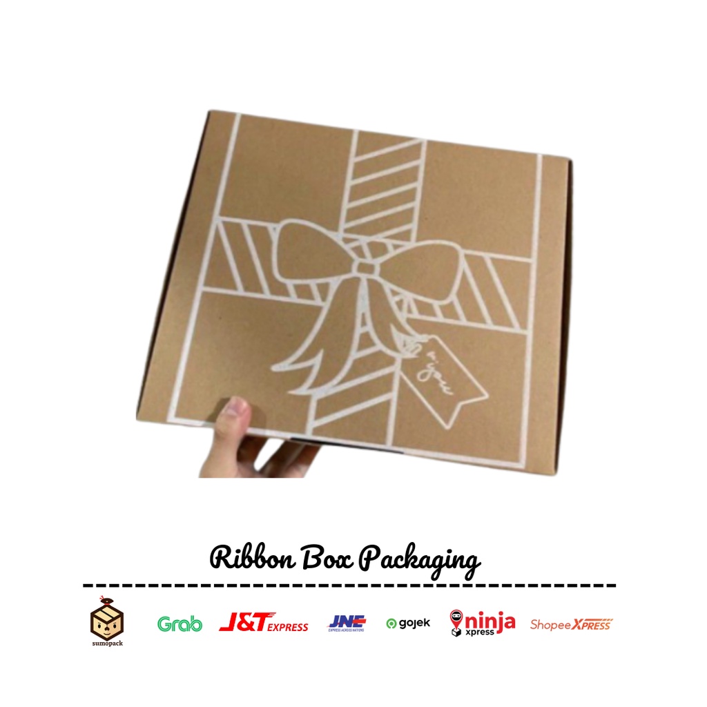 

sumopack - kotak kado/custom box/custom box packaging/gift ribbon box/kardus packing/corrugated box/corrugated box eflute premium dengan design ribbon putih di luar box silahkan order ready stok!!