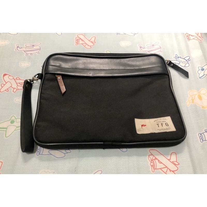 Clutch dompet TFG Preloved warna Hitam