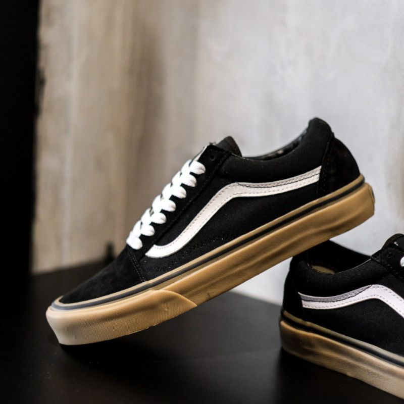 white vans black stripe gum sole