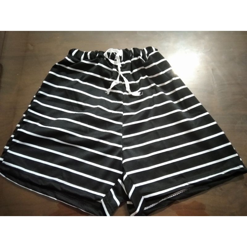 Celana pendek L hot pants kolor cewek salur garis hitam putih