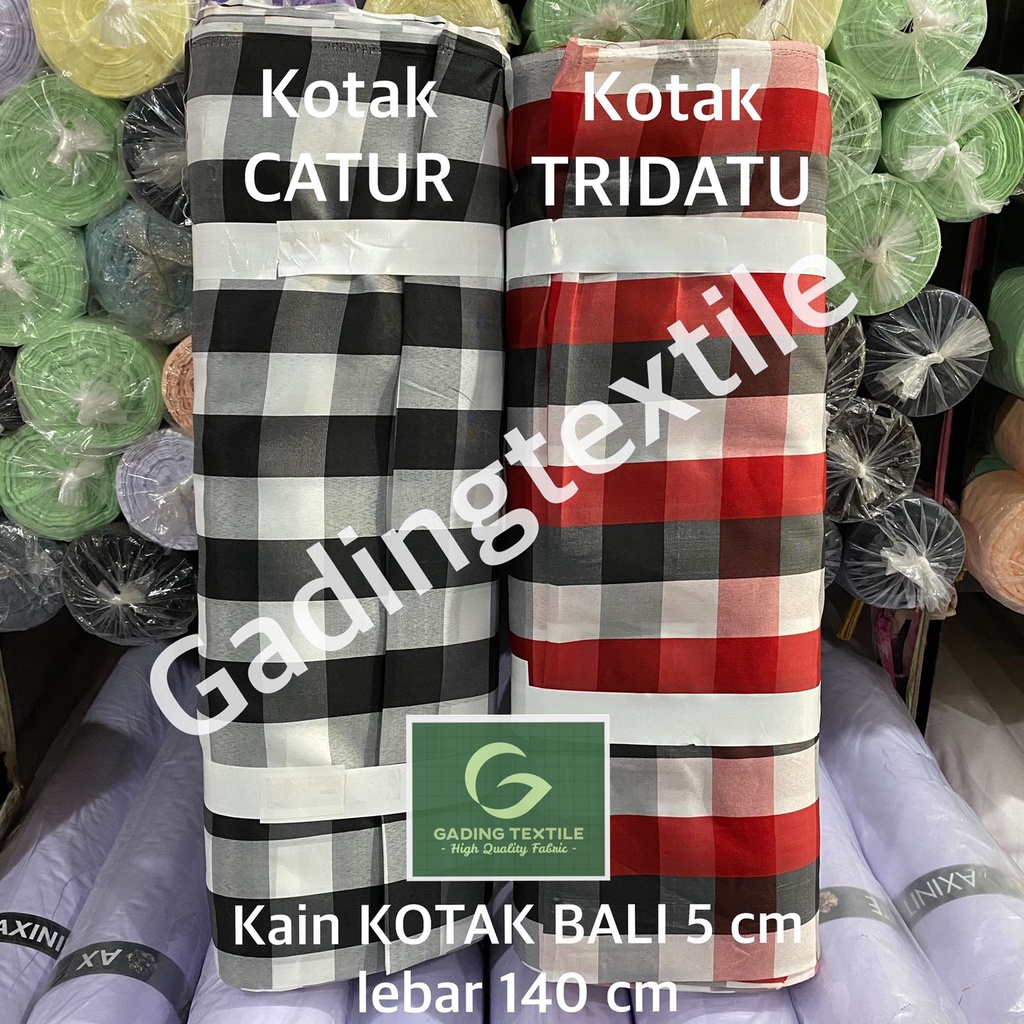 ( per 1 roll ) kain motif kotak kotak bali hitam putih merah catur tridatu polyester 5 cm lebar 140 cm rollan bahan upacara adat dekorasi dekor ikat pohon alas taplak meja makan estetik craft background foto backdrop kerajinan tangan tari nari kecak