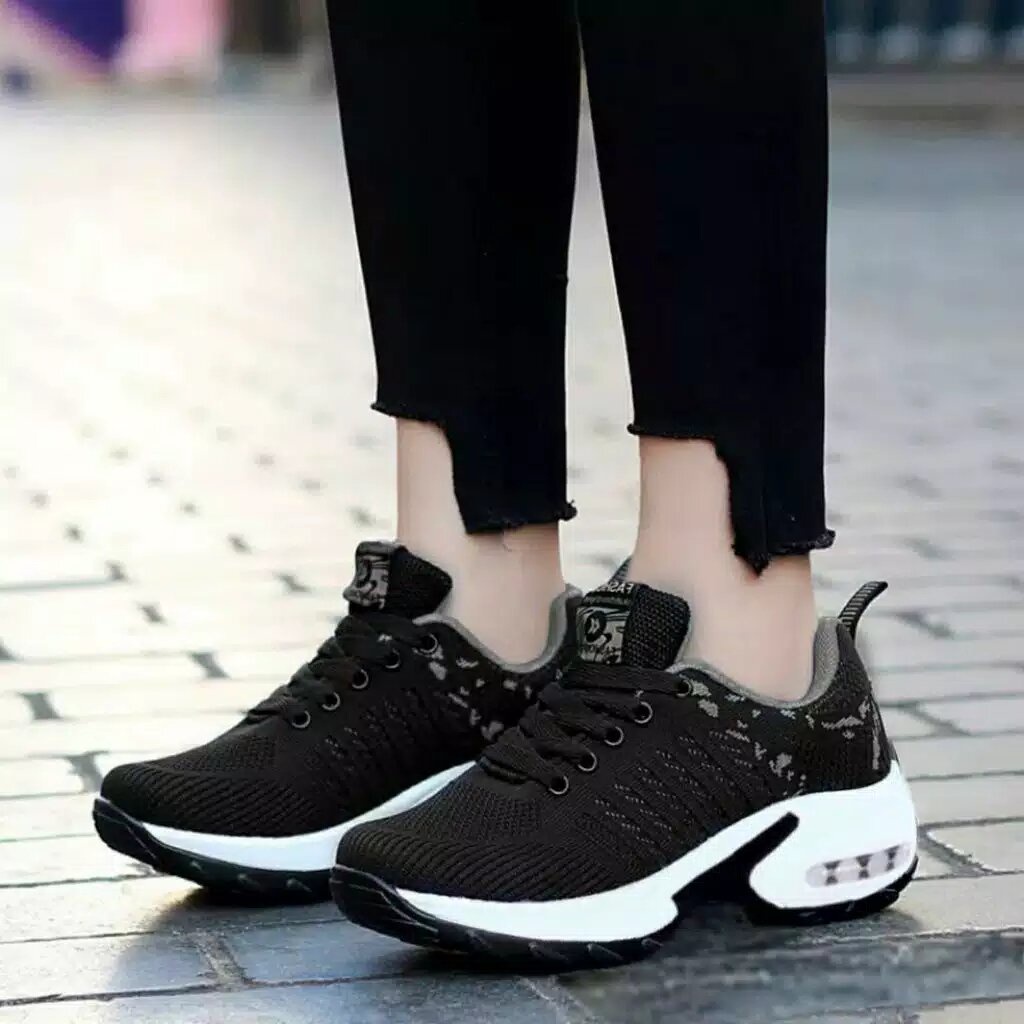 Sepatu Wanita Sneakers Batik BL