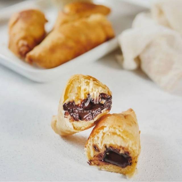 Molen Lumer Coklat Keju Frozen Molen Coklat Keju Beku Molen Lumer Coklat Keju Frozen Molen Coklat Keju Beku