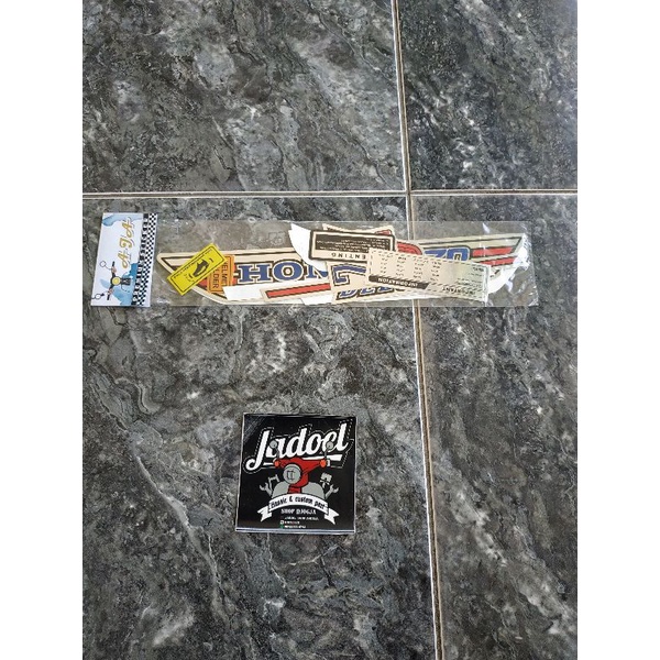 Sticker Stiker Logo Body Motor Honda c70 Merah Standar
