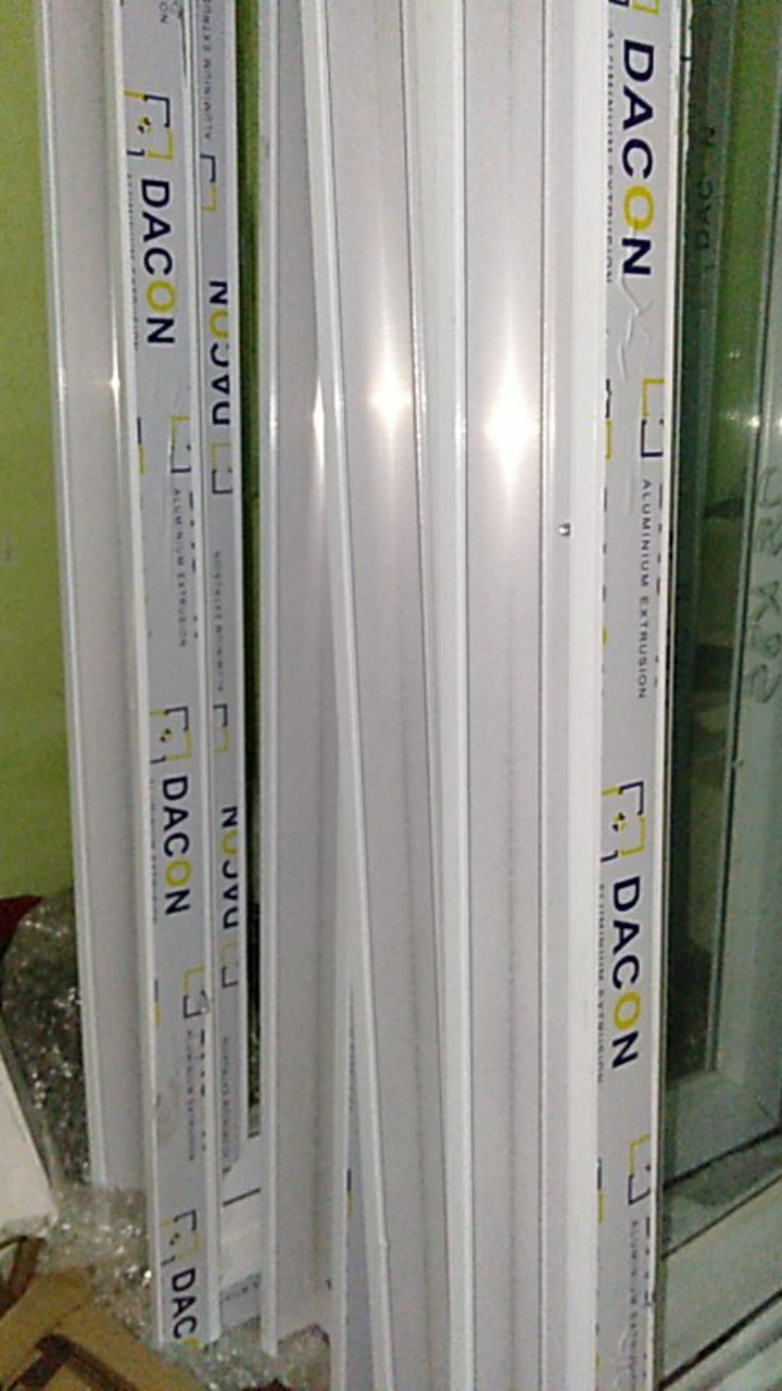 Jendela Alumunium Dan Kaca 40x120 Free Packing Kayu