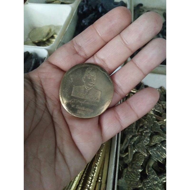 Replika Koin Soekarno