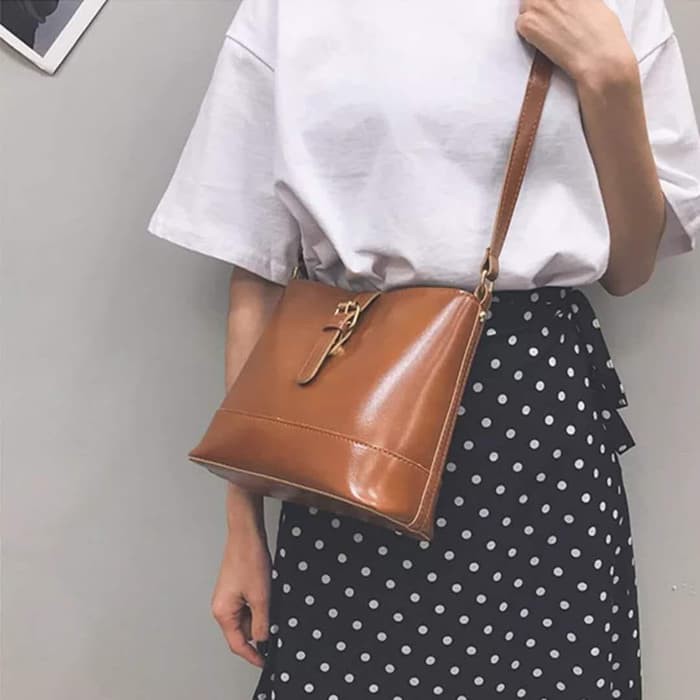 Tas Selempang Wanita Bentuk Kecil Simple Warna Polos Motif Kulit, Tali Rantai - Hitam/Silver/Gold