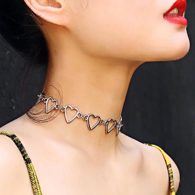 Kalung Rantai Choker Liontin Hati Hollow Bahan Alloy Untuk Wanita