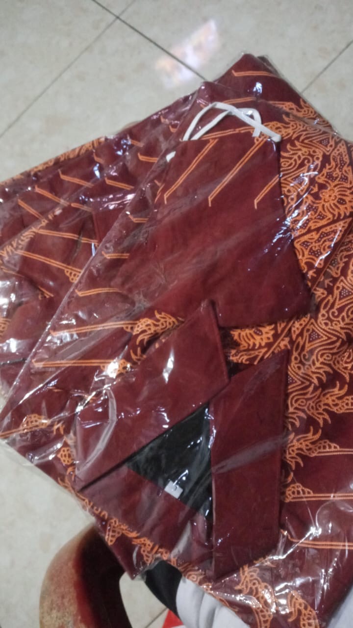 Bangsawan Kemeja Batik Pria Lapis Furing Katun Primisima Batik Warna Marun Maroon Batik Modern