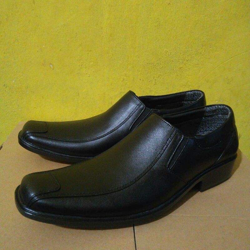 Sepatu Pentofel Kulit Sukaregang Garut