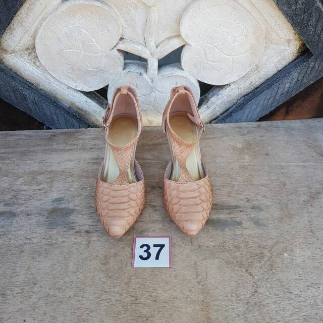 Sepatu High-heels Kulit Ular