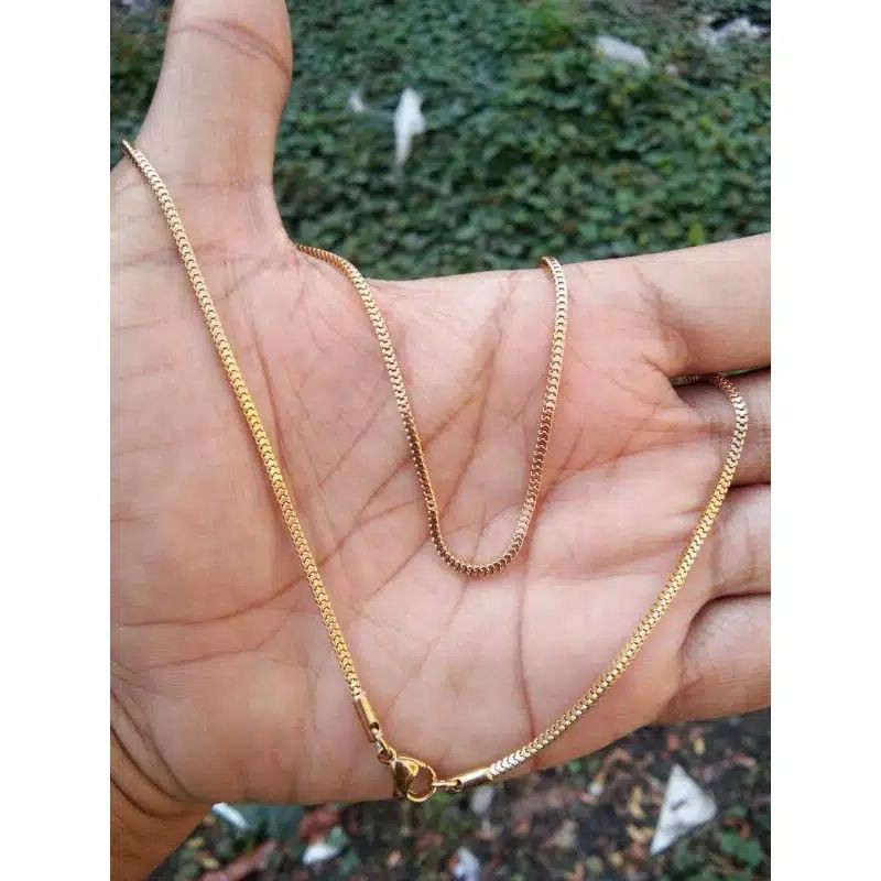 KALUNG TITANIUM MODEL MILANO KACA KECIL 1.5 WARNA EMAS