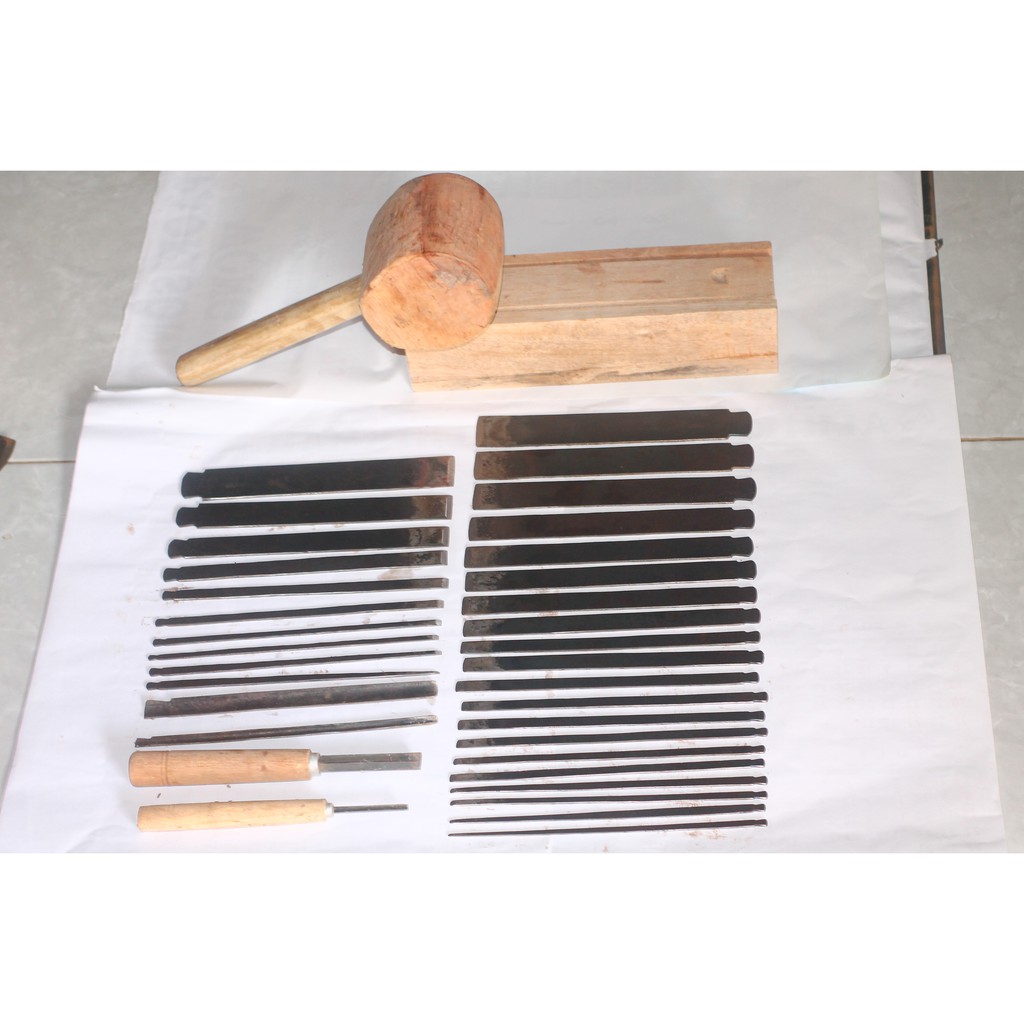 Alat pahat ukir kayu komplit di lengkapi palu kayu dan kotak penyimpanan