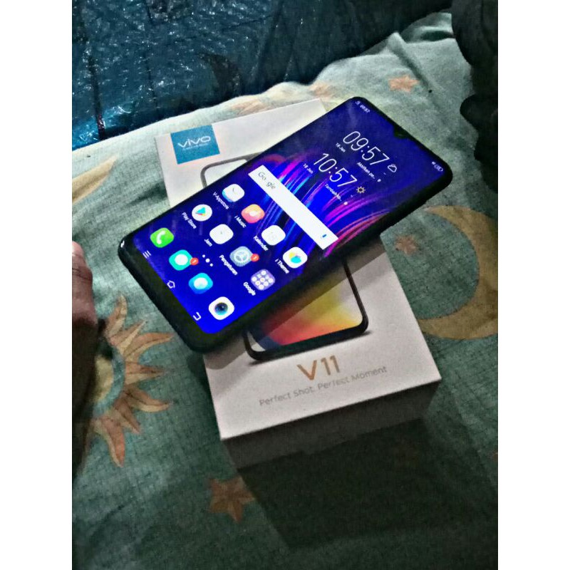 handphone Vivo V11 ram 4/64 hp + bos nota warna staryblack mulus 96%.