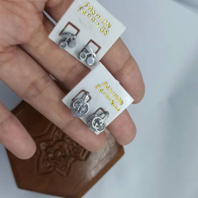 Anting giwang titanium silver