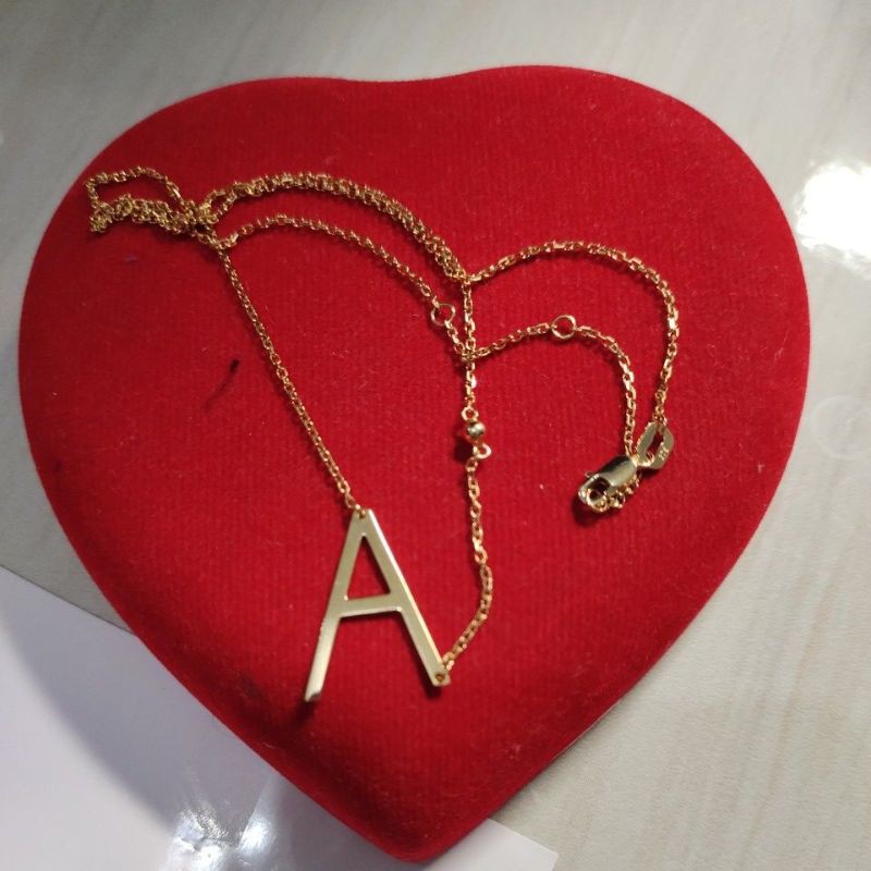 kalung  emas huruf A