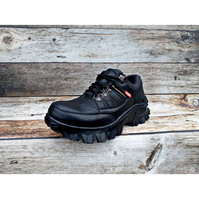 SEPATU SAFETY BOOTS PRIA SAFETY SHOES COWOK KULIT ASLI TOURING TRACKING UJUNG BESI