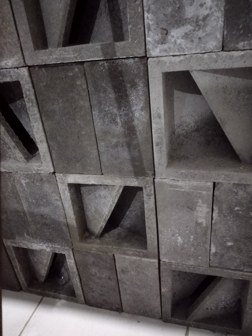 Roster Beton Roster Minimalis Lubang Angin Tipe Horizon