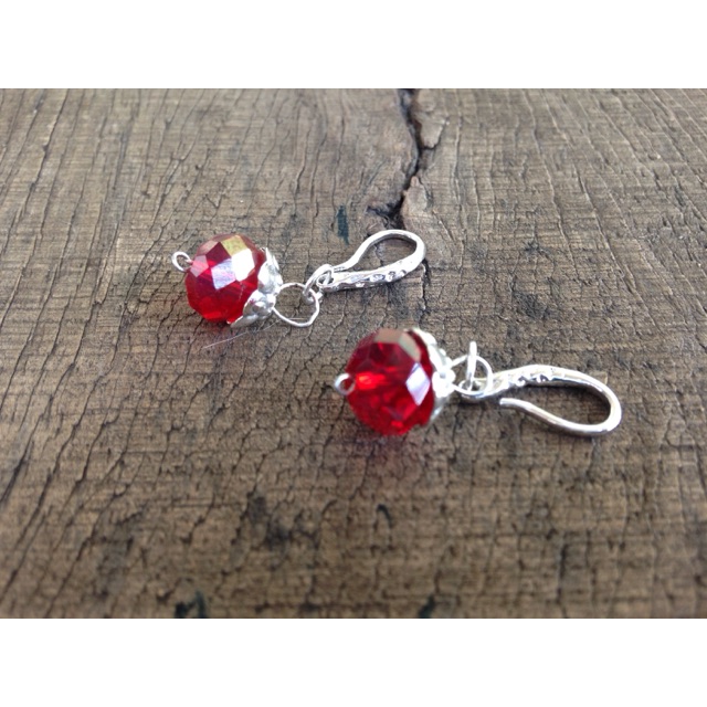 Anting Kristal Merah Maroon / Aksesoris Wanita