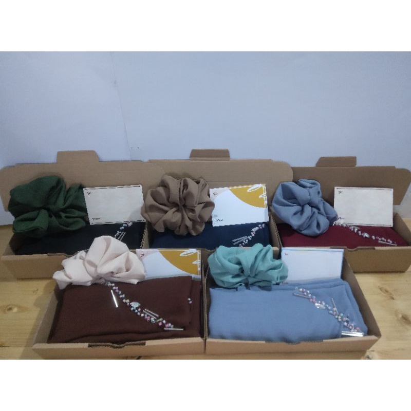 

[NANANINI MART] Hampers Hijab Olivia Payet Kado Wisuda Hampers Lebaran
