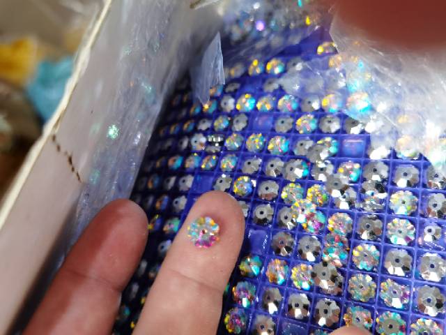 BERLIAN KRISTAL MOTIF BUNGA WARNA AB PELANGI UKURAN 8 MM PER LUSIN