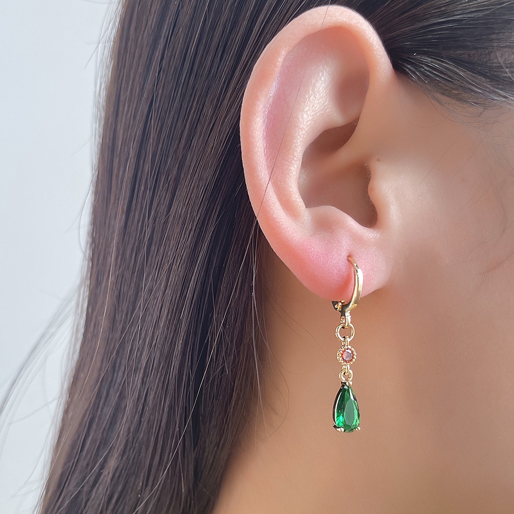 1 Pasang Anting Kait Gantung Wanita Desain Tetesan Air Hias Kristal Hijau Gaya Retro / Elegan / Simple Untuk Pernikahan