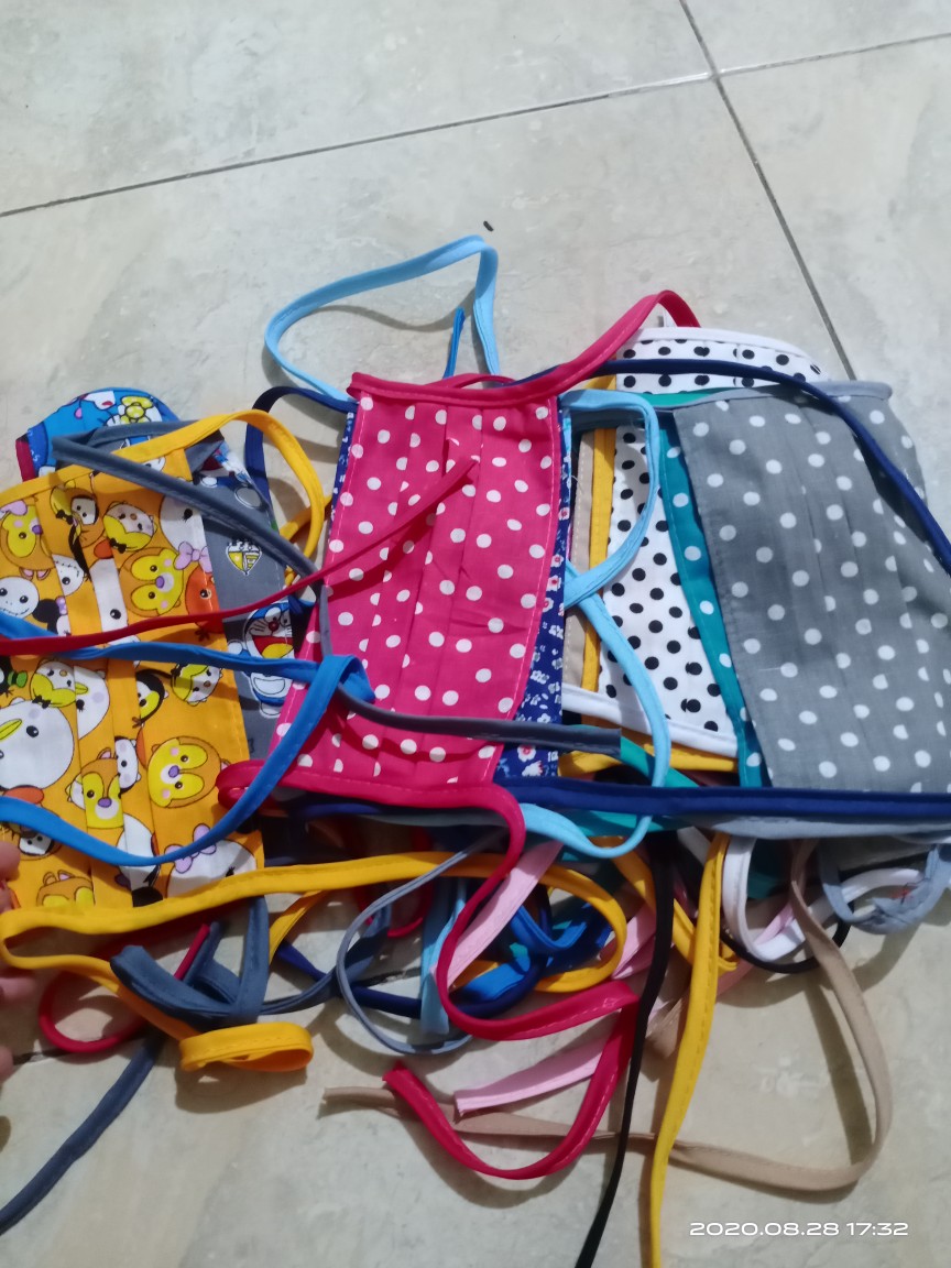 Masker Kain Polkadot Magenta Free Plastik