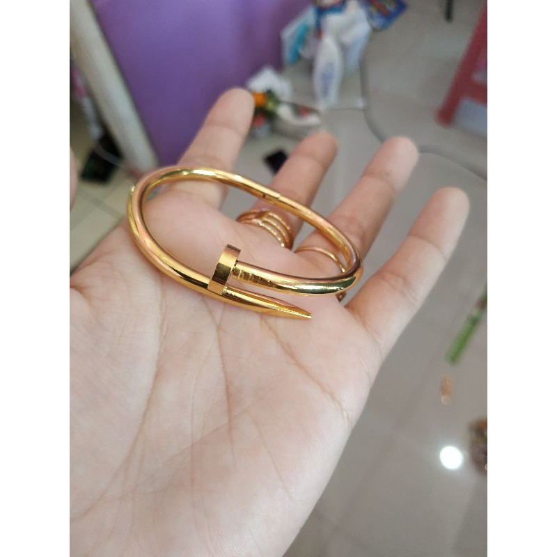 Gelang paku Titanium