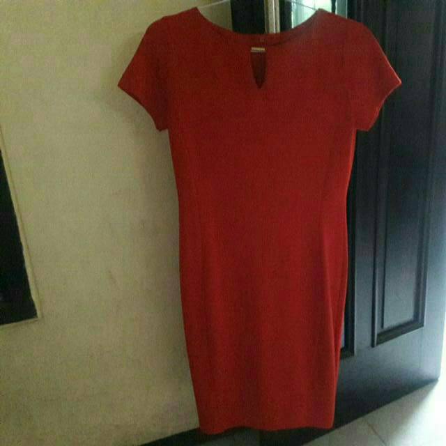 The Executive red dress fit to L.