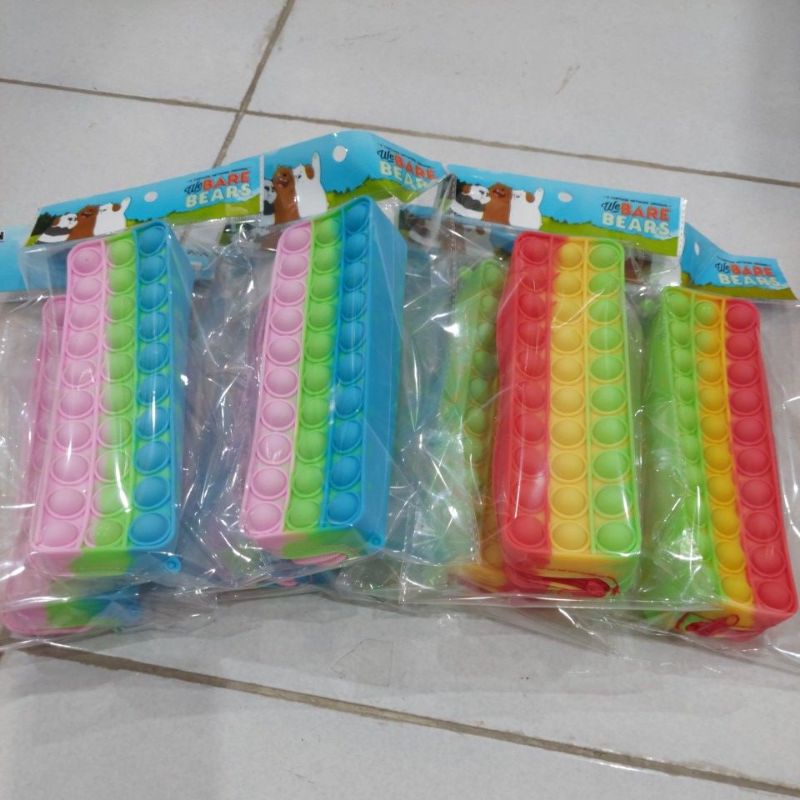 

Tempat Pensil Pop It Kecil (20x6x4.5 cm)