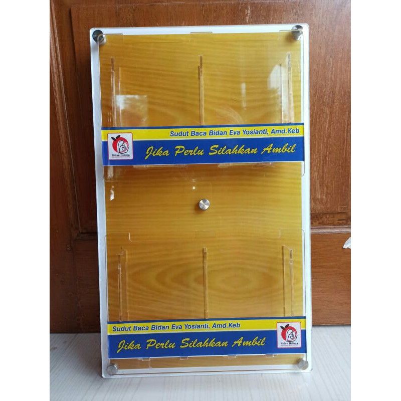 Akrilik Tempat Leaflet 4 Slot