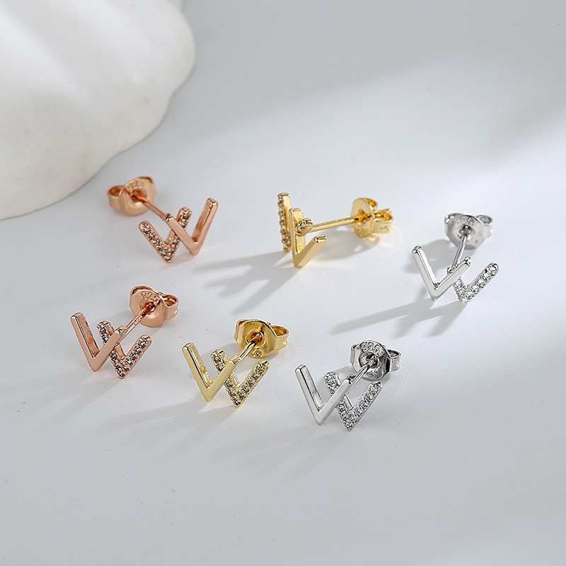 Anting Tusuk Motif Tulisan W Hias Berlian Imitasi Untuk Wanita