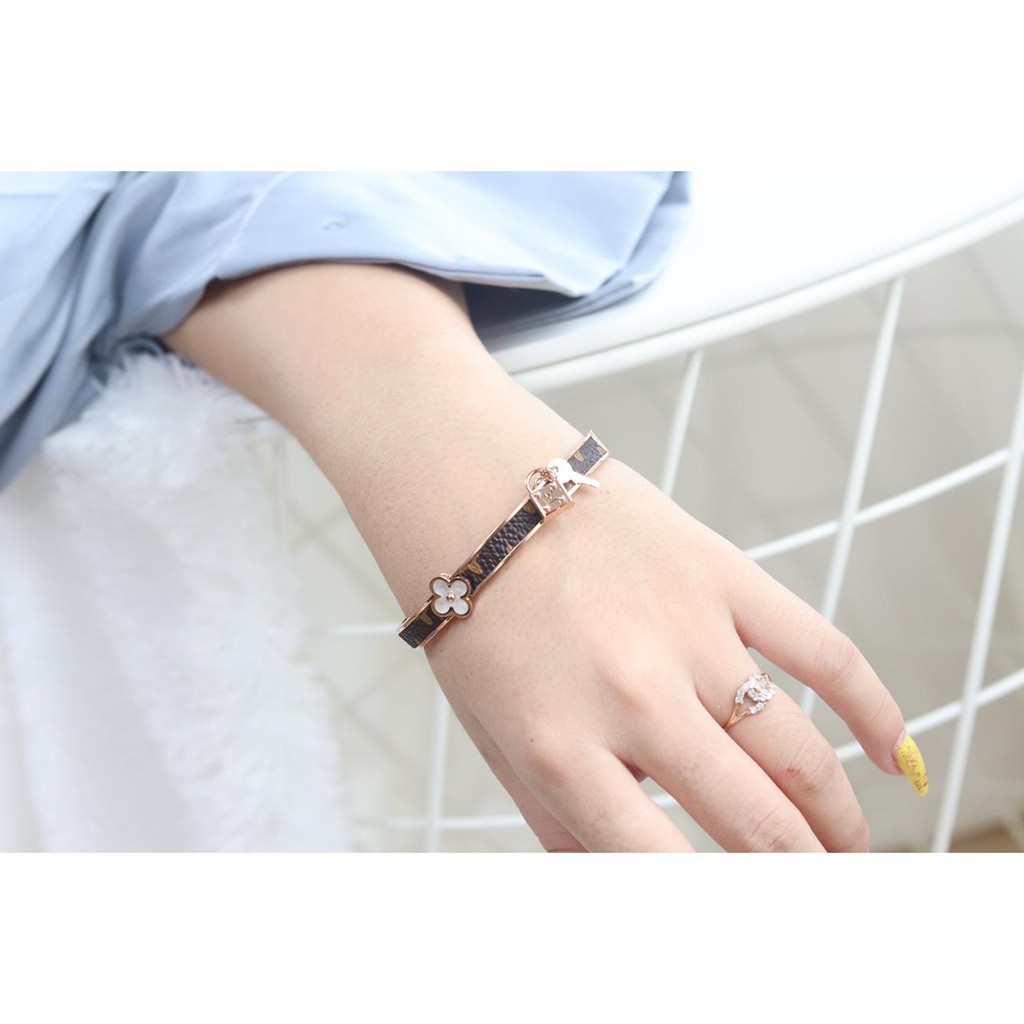 Aksesoris / Perhiasan Fashion Gelang LV Gembok Stainlees Premium S1391