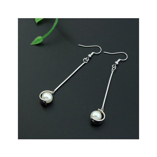 LRC Anting Gantung Fashion Silver Imitation Pearl Decorated Color Matching Design Earrings