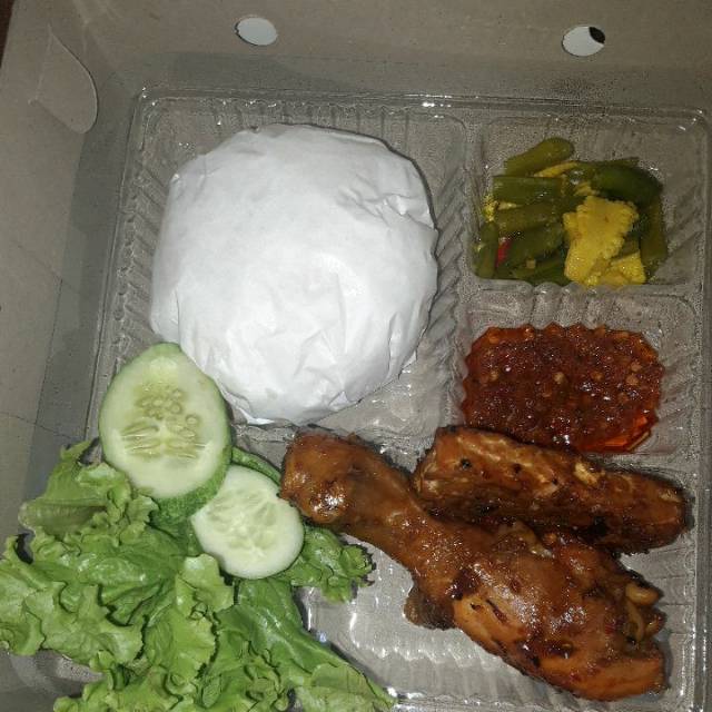 

PAKET AYAM BAKAR TALIWANG