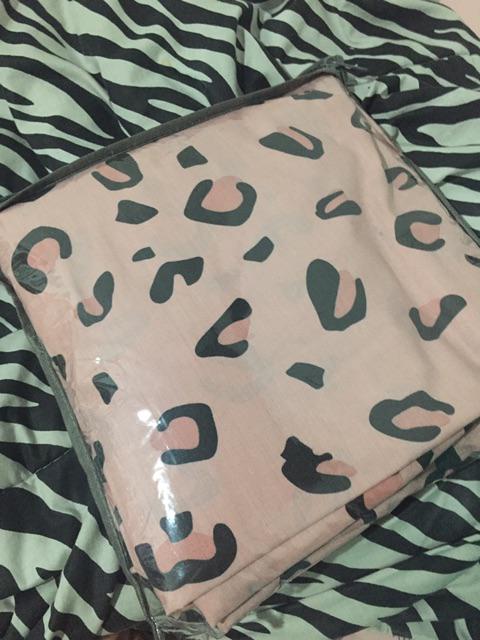 Sprei Magenta Leopard Pink