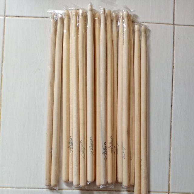 Stik drum murah meriah, sepasang