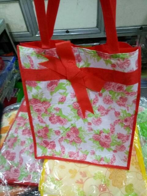 Goodie Bag 22x22 Pita - Tas handle Kain - Spunbond