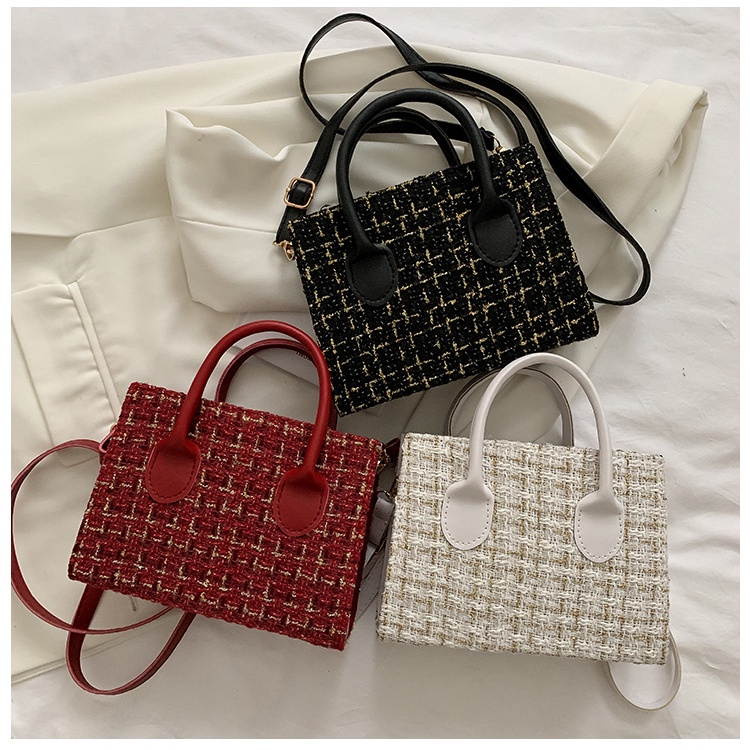 DBCOL Tas Selempang Wanita Bahan Anyam Jerami Import/Slingbag Fashion Wanita Motif Lace dan Daisy