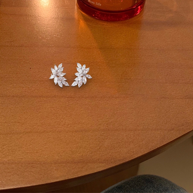 Anting Tusuk Desain Daun Hias Cubic Zirconia AAA Untuk Wanita