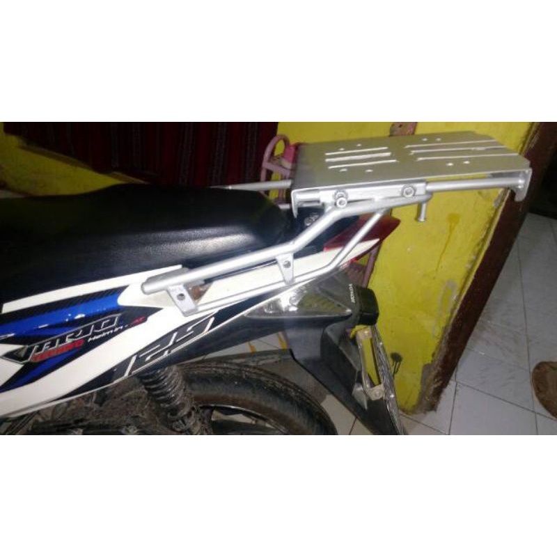 Bracket top box model geser VARIO 125 dan VARIO 150 Model Geser, Bracket Untuk Box GIVI KAPPA SHAD d