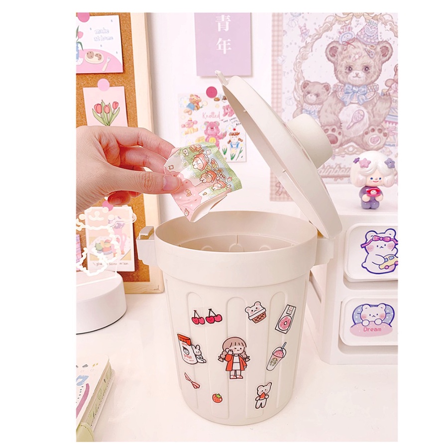 JOLINE WHITE MINI TRASH BIN / TEMPAT SAMPAH MEJA KANTOR TERTUTUP / TONG SAMPAH PLASTIK MINI LUCU  / AESTHETIC DUSTBIN / KERANJANG SAMPAH KECIL WARNA PUTIH / KOREAN DESKTOP ORGANIZER + FREE RANDOM STICKER / TEMPAT PENYIMPANAN SERBA GUNA / MINI PORTABLE BIN