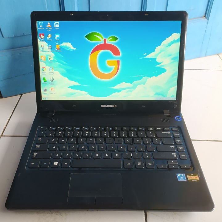 Samsung NP355E4X Warna Hitam RAM 2GB HDD 320GB ATI Radeon 384MB Laptop Second Bekas Murah